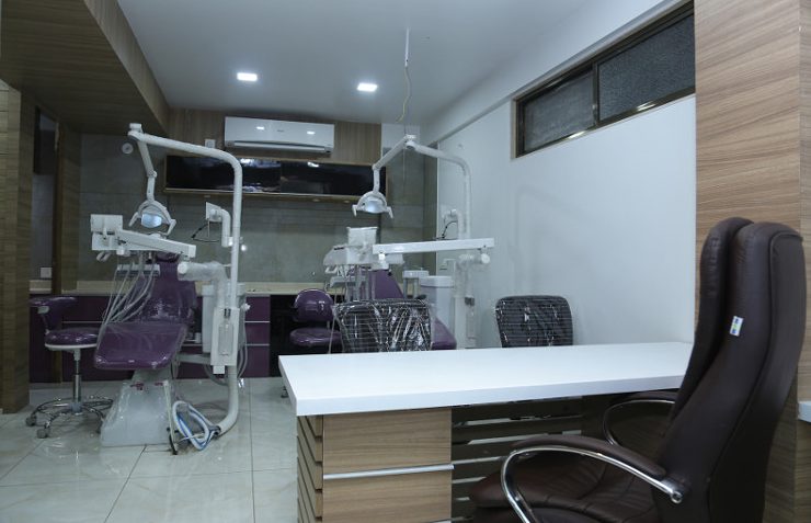 A second operatory with treatment chairs and consulting desk